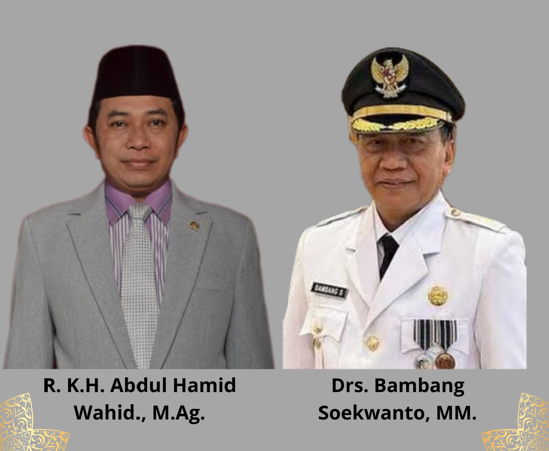 R. K.H. Abdul Hamid Wahid., M.Ag (Kiri), Drs. Bambang Soekwanto, M.M (Kanan).