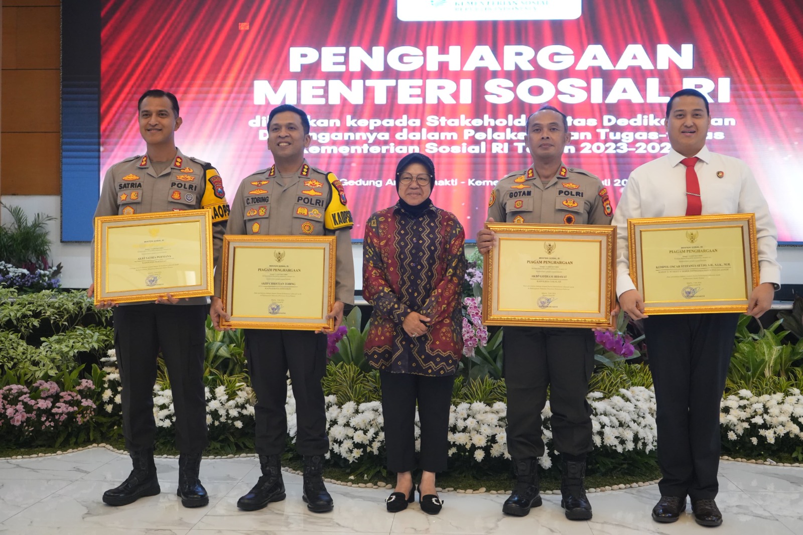 Jajaran Polres Magetan Saat Terima Penghargaan