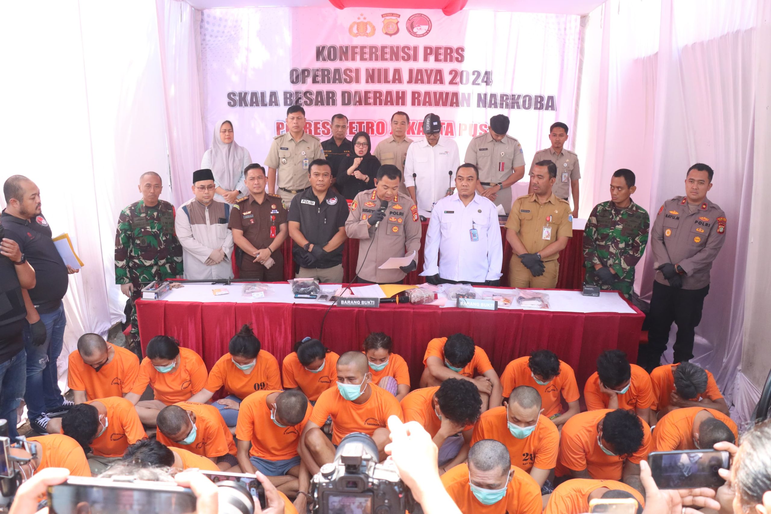 Konferensi Pers Polres Metro Jakarta Pusat Tangkap 26 Tersangka Kasus Narkoba