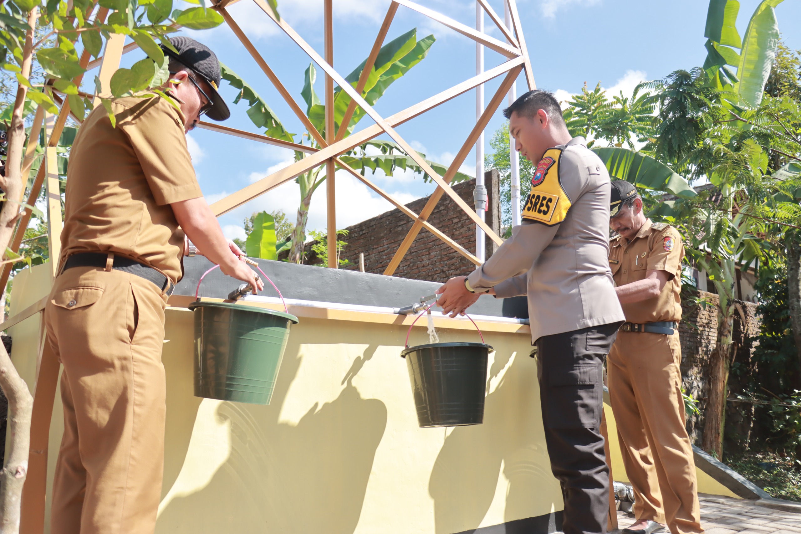 Kapolres Jember Saat Resmikan Sumur Bor
