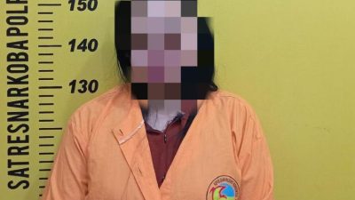 Terduga Pengedar Sabu Inisial DDJ Saat Menjalani Penyidikan di Mapolres Bondowoso