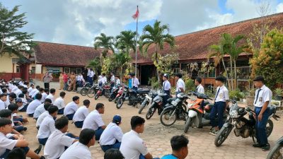 Para Pelajar di Gelandang Polres Polres Tulungagung Untuk Pembinaan