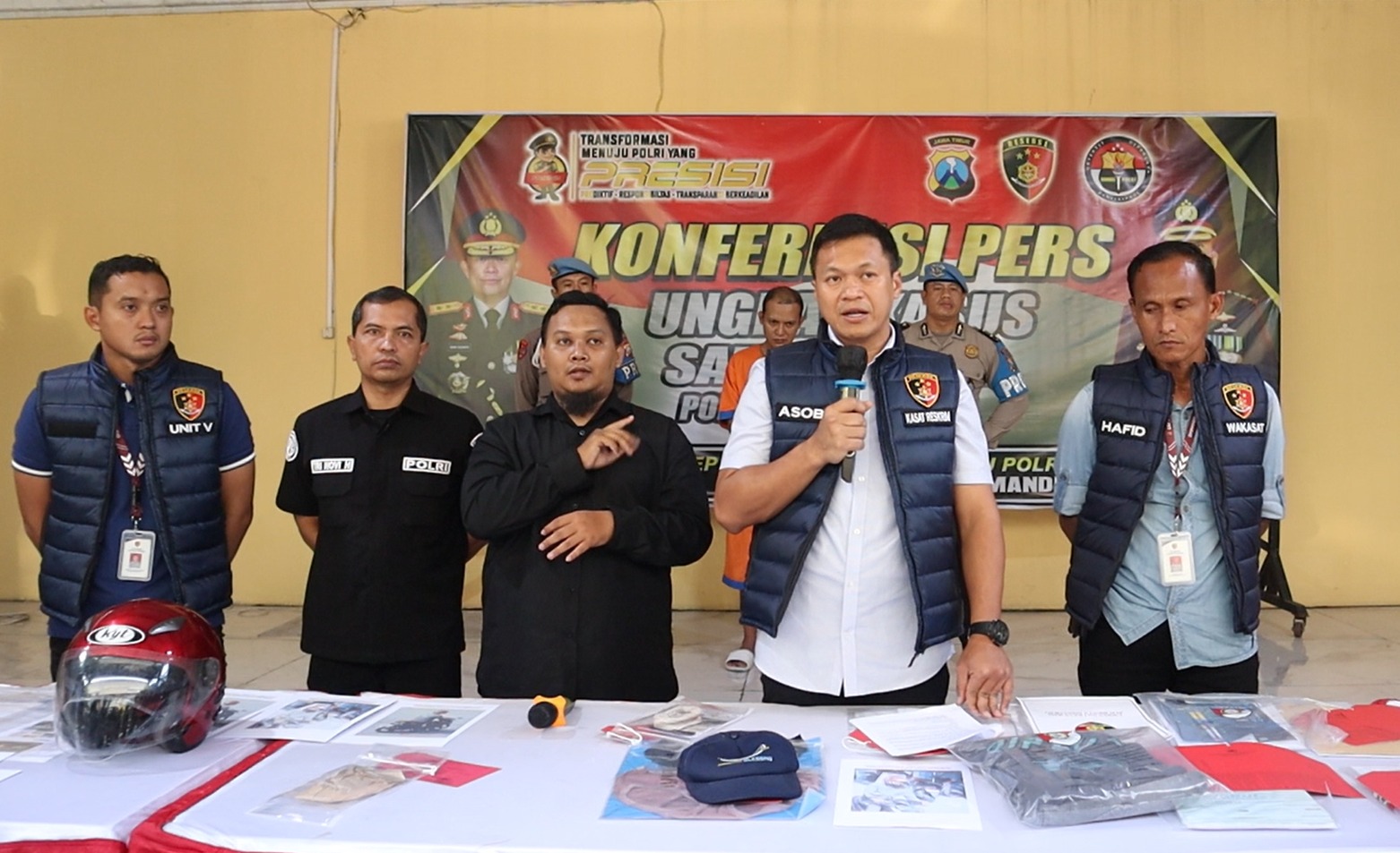 Konferensi Pers Polres Sidoarjo Penetapan Tersangka Penipuan Jamaah Umrah