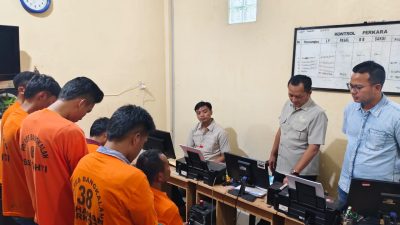 Polres Bangkalan Grebek Rumah Diduga Tempat Peredaran Sabu, Enam Orang Diamankan