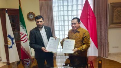 Ketua Umum Serikat Media Siber Indonesia (SMSI) Firdaus Saat Penandatangan MoU Dengan Kedutaan Besar Iran