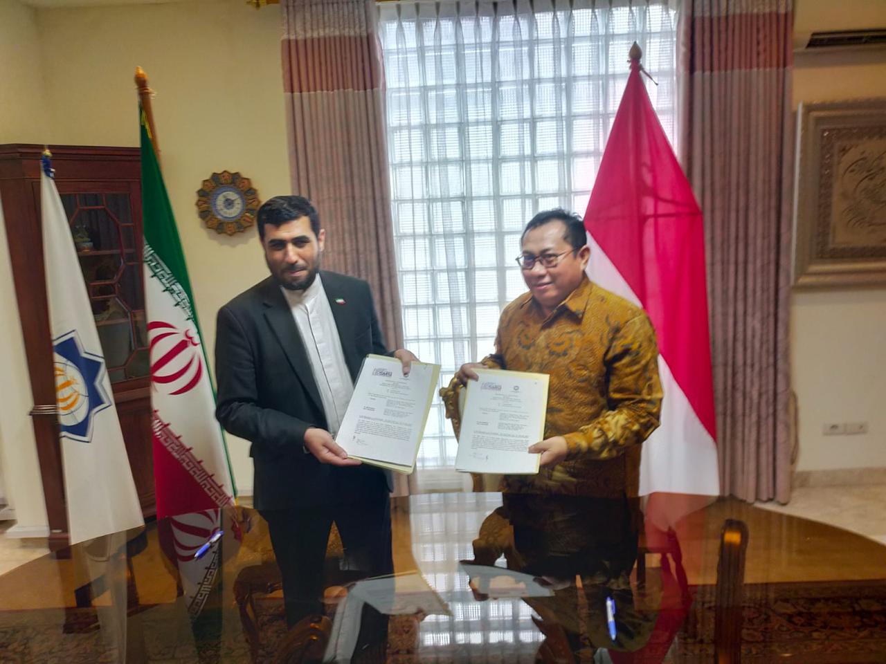 Ketua Umum Serikat Media Siber Indonesia (SMSI) Firdaus Saat Penandatangan MoU Dengan Kedutaan Besar Iran