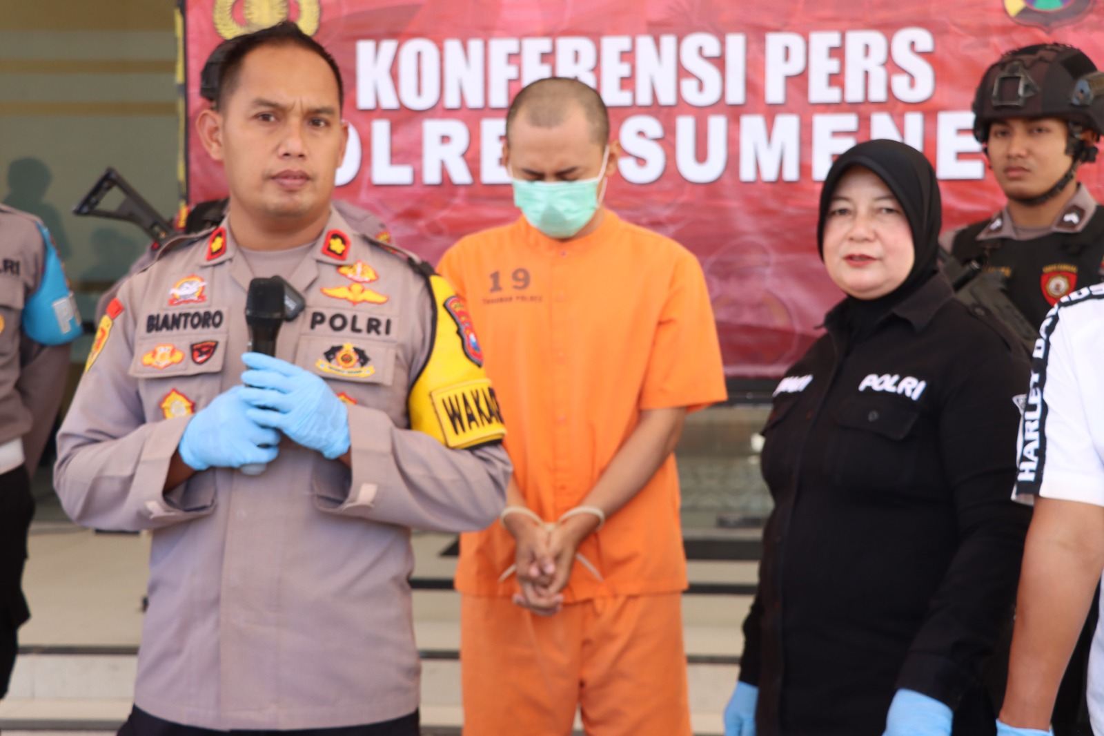 Wakapolres Sumenep Kompol Trie Sis Biantoro Saat Pres Release Penetapan tersangka Pencabupan