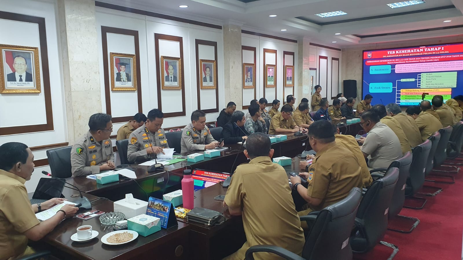 Pusdokkes Polri melaksanakan rapat bersama dengan pimpinan Institut Pemerintahan Dalam Negeri (IPDN) selasa (13/08/24) di ruang rapat Sabhayatama IPDN Kampus Jakarta.