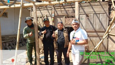 Ketua LSM Cakrawala Bersama Tim Garcep Bantu Rumah Tak Layak Huni