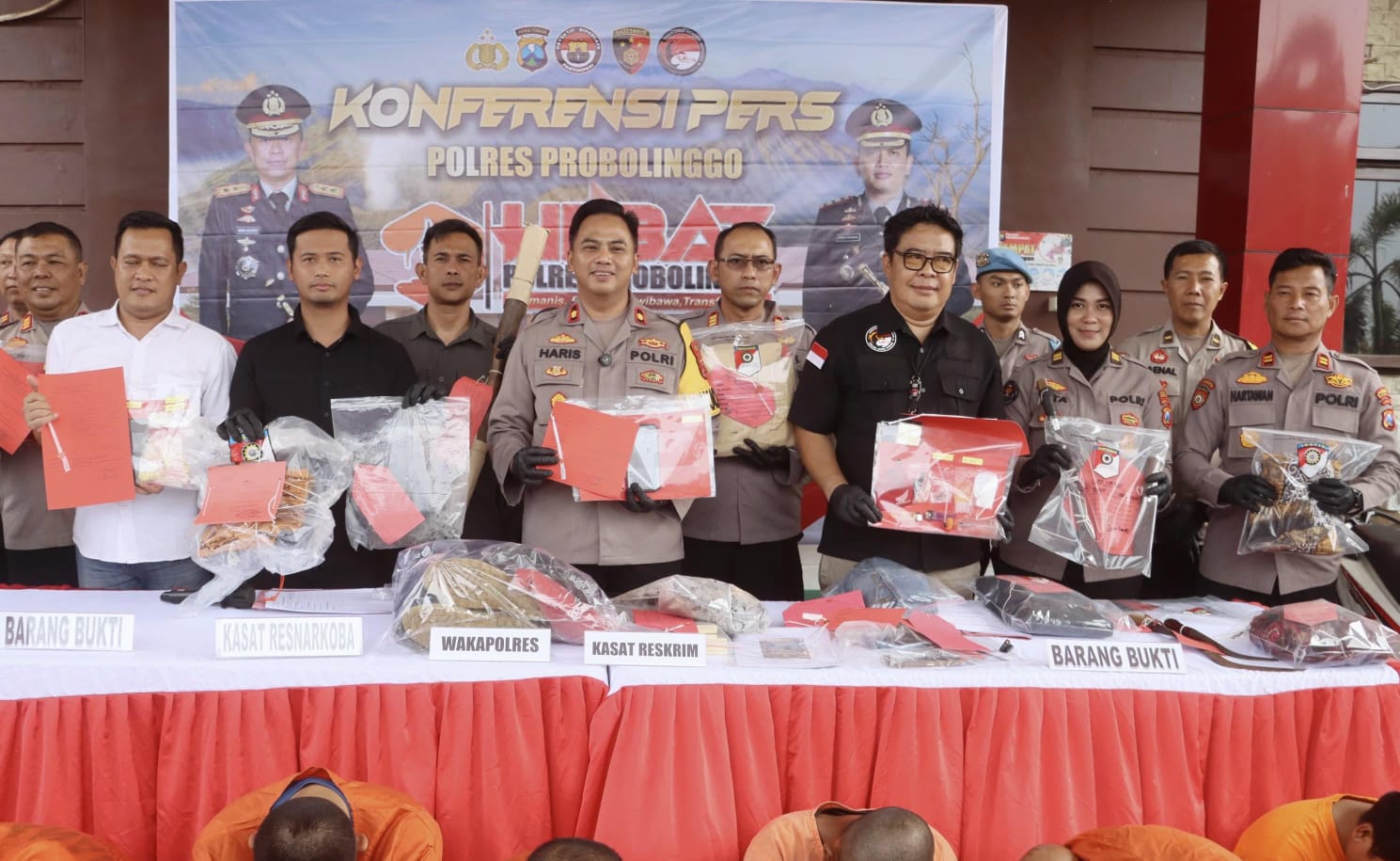 Konferensi Pers Polres Probolinggo Amankan 5 Pengedar Narkoba