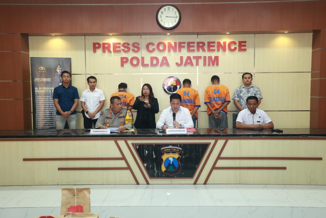 Polda Jawa Timur Gelar Pres Conference Penetapan Tersangka Kasus Sampang Madura Bukan Terkait Pilkada