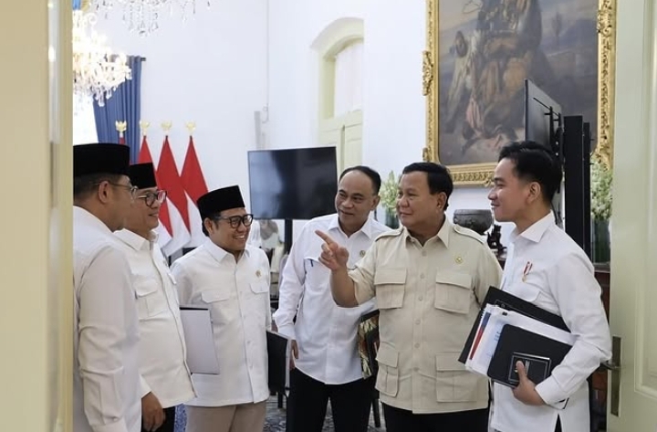 Presiden Prabowo Saat Rapat Terbatas Bersama Menteri di Istana (Foto : Dok/Ig@prabowo)