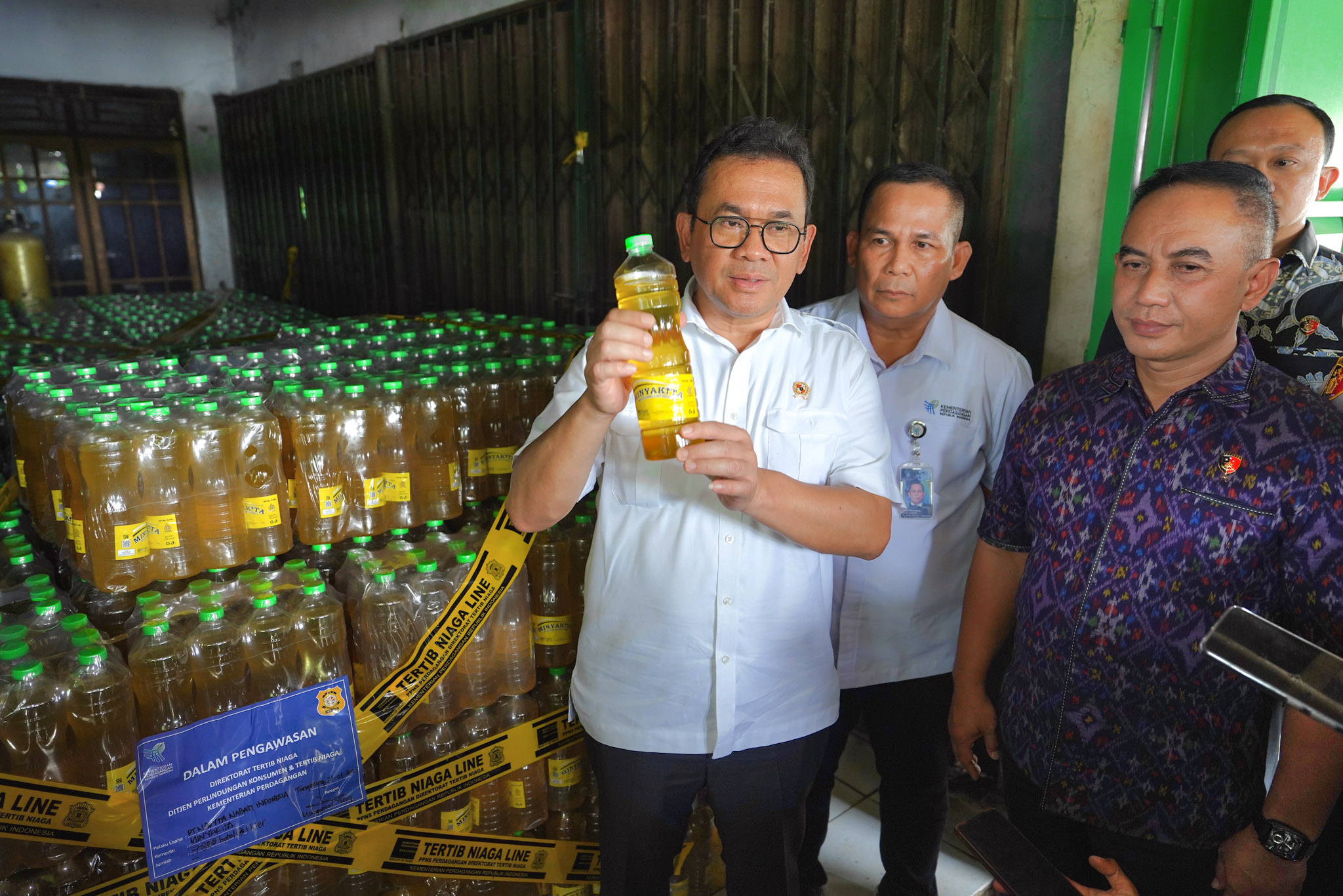 Menteri Perdagangan, Budi Santoso Saat Memimpin Ekspose Hasil Pengawasan Distribusi Minyak Goreng Merk MINYAKITA