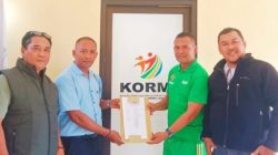 Iwan Efendi Ketua APSI Kabupaten Bondowoso (2 dari kiri), di Dampingi Ketua Kormi Anis Sanjaya (2 dari Kanan). (Foto: Dok/harianmerdeka.co.id)