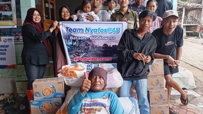 Pemuda Desa Bataan Tenggarang Bondowoso Saat Beri Bantuan Korban Banjir Wonoboyo