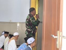 Satgas TMMD Ke-123 Letda Inf Saiful Jadi Muadzin Shalat Jum’at