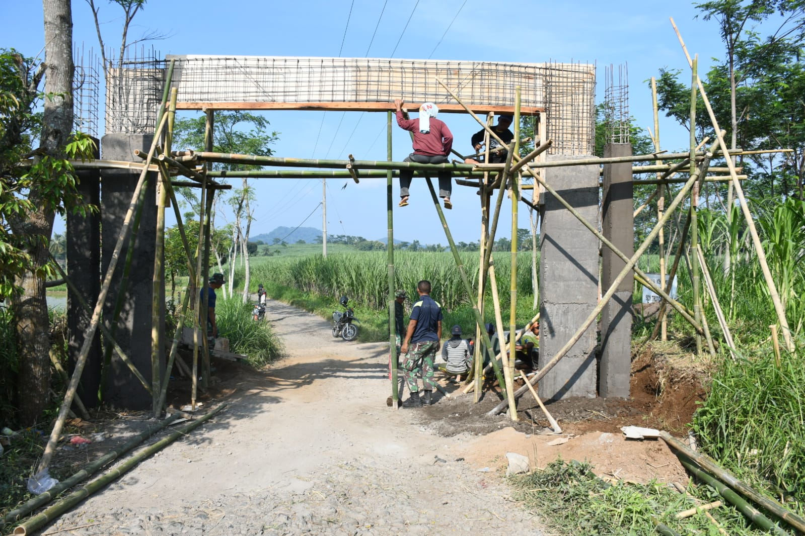 Gapura Satgas TMMD Kodim 0822, Siap Berdiri Kokoh