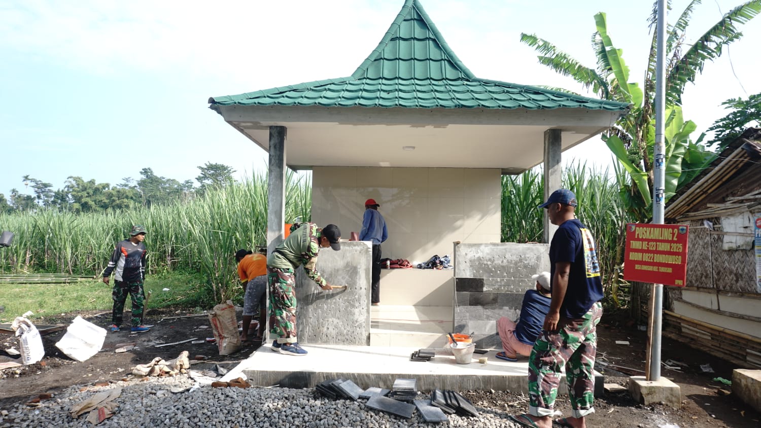 Pos Kamling TMMD Ke-123 Kodim 0822 Terkesan Mewah