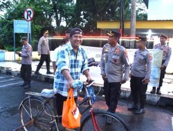 Berkah Ramadhan Polres Bondowoso Bagi Bagi 100 Takjil