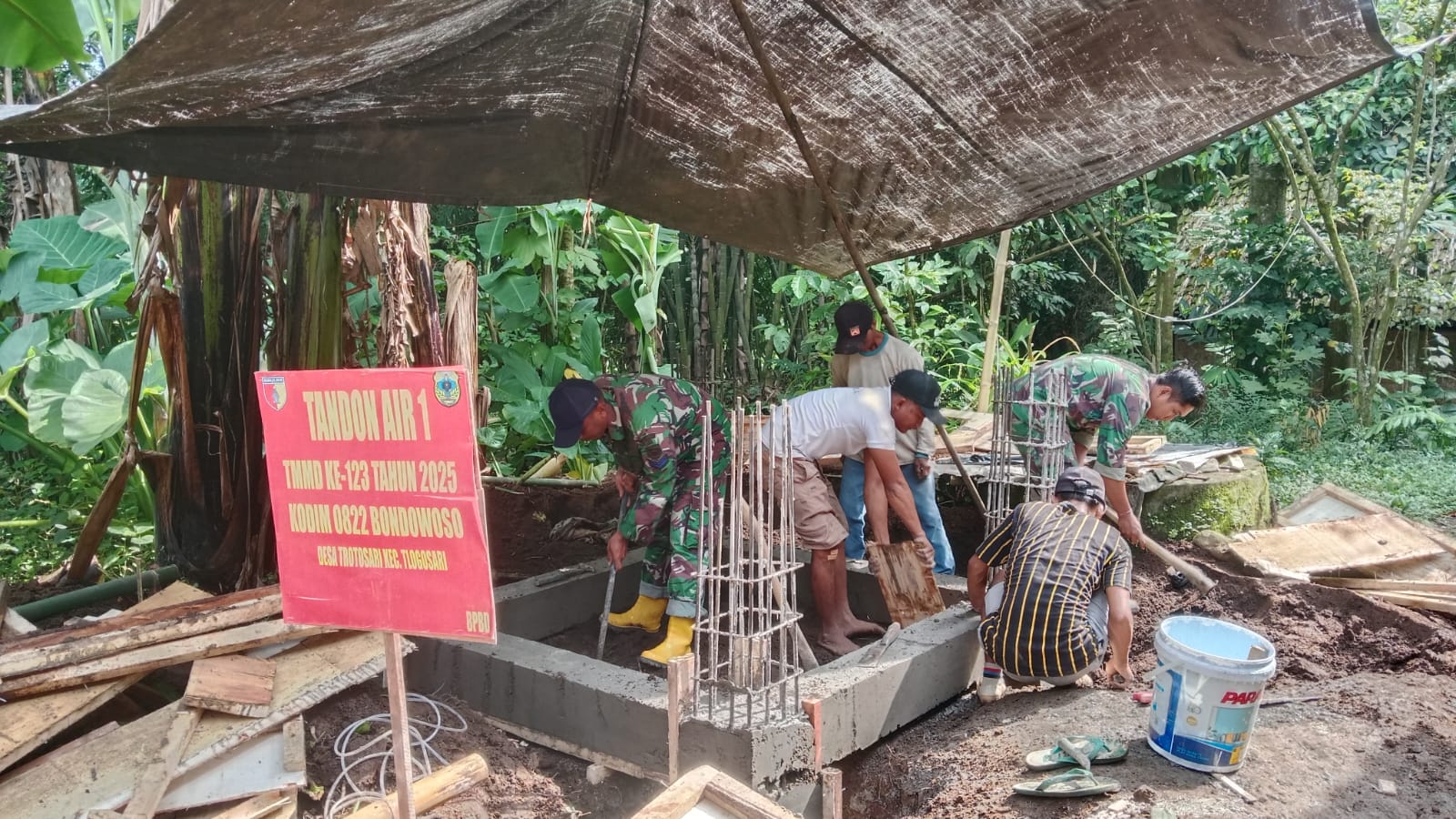 Satgas TMMD Ke-123 Kodim 0822 Bondowoso Progres Tandon Air Kapasitas 5000 Liter