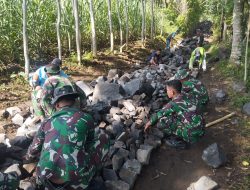 Hapus Kesan Dusun Terisolir, Satgas TMMD Ke-123 Bondowoso Buka Akses Jalan