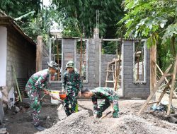 Babinsa Sertu Bambang Turun Tangan, Renovasi Rumah Warga Capai 50%