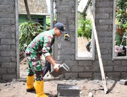 Dari Samudra ke Tanah Rakyat! Pratu Marinir Okky Pimpin Renovasi Rumah di TMMD 123 Bondowoso