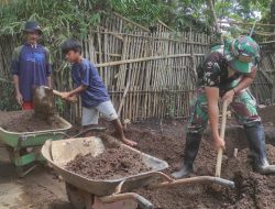 Antusias Anak-anak Desa Trotosari Membantu Anggota Satgas TMMD