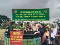 Satgas TMMD 123 Bondowoso Tebar Ikan Lele Bantuan Untuk Masyarakat
