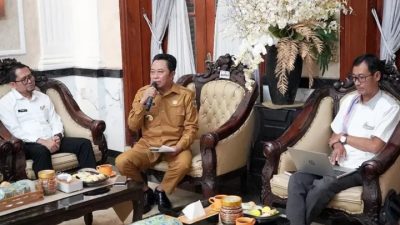 Bupati Bondowoso H. Abd. Hamid Wahid, M.Ag.(tengah) Saat Terima Kunjungan BPK-RI