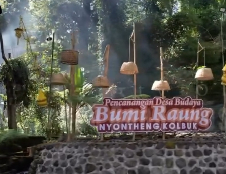 Icon Pencanangan Desa Budaya Bumi Raung "Nyonteng Kolbuk"