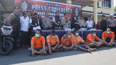 Para Tersangka Saat Gelar Pres Rilis di Polres Bondowoso