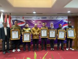 Tokoh Nasional Raih Anugerah Sahabat Pers dan Pin Emas Dalam Konvensi Nasional SMSI