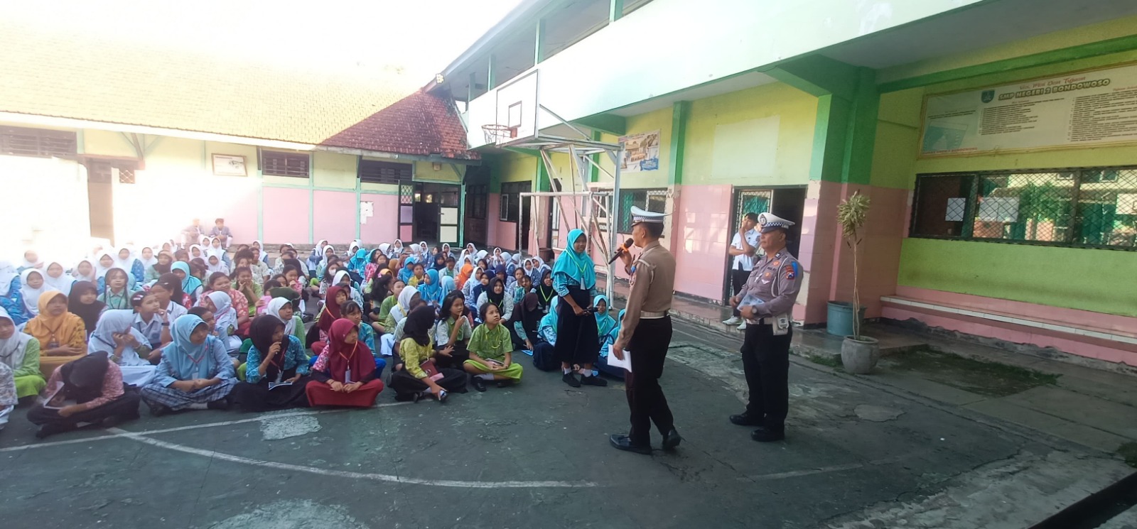 Edukasi Sosialisasi Berlalu Linlas Tak Harus Dijalan Satlantas Polres Bondowoso disekolah