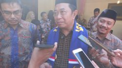 Bupati Bondowoso Saat diwawancarai Sejumlah Wartawan