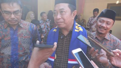 Bupati Bondowoso Saat diwawancarai Sejumlah Wartawan