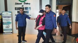 Kasi Pidsus Dwi Hastaryo, SH., MH, (Paling kiri) Saat Menangkap Mantan Wakil Bupati Bondowoso