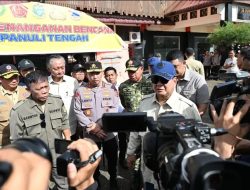 Panglima TNI Dampingi Presiden RI Tinjau Lokasi Bencana Tapanuli Tengah dan Padang