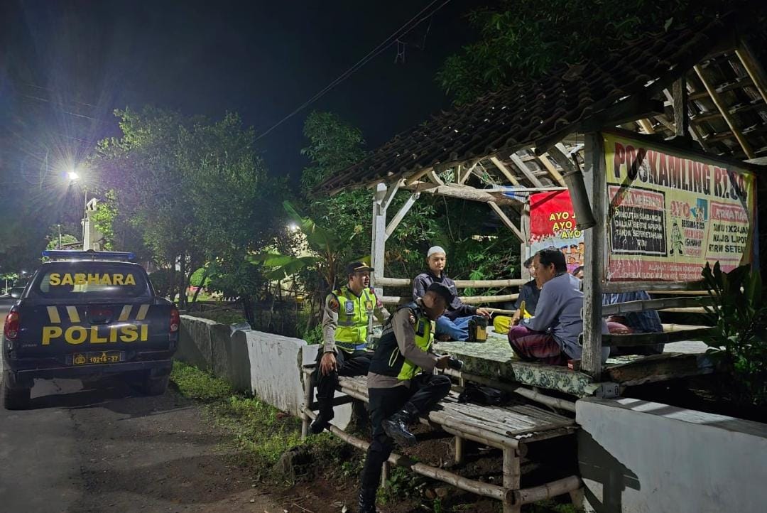 Anggota Polres Probolinggo Saat Maksimalkan Ronda Malam