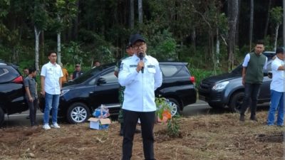 Dr. H. Fathur Rozi, M.Fil.I, Saat Pimpin Kegiatan Tanam Pohon Dengan Tema "Sedekah Oksigen"
