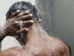 Telat Mandi Junub hingga Subuh, Apakah Puasa Batal? Ini Penjelasan Hukumnya