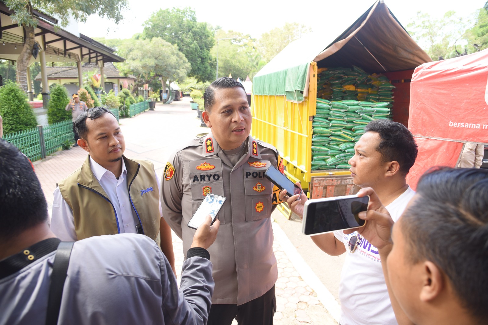 Polres Bondowoso Gelar Gerakan Pangan Murah Polri, Bantu Warga Dapatkan Sembako Terjangkau
