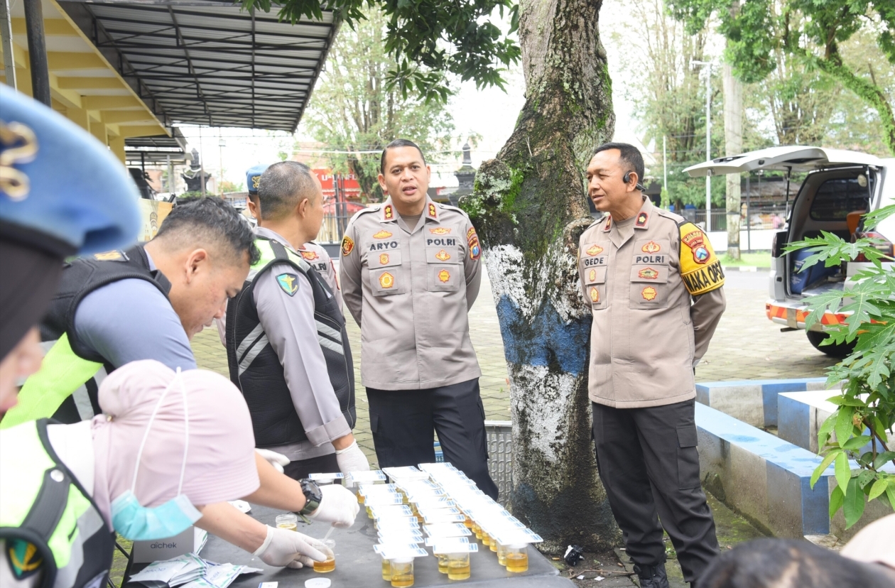 Tegas dan Transparan, Polres Bondowoso Gelar Tes Urine Mendadak, Tegakkan Prinsip Zero Tolerance