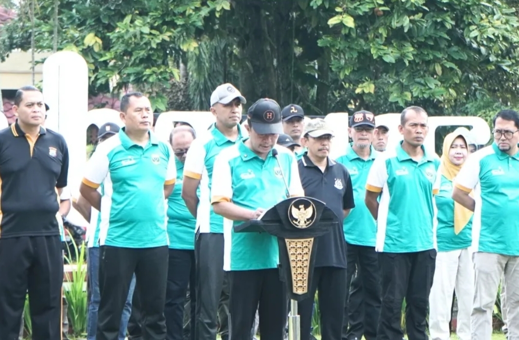 Bupati Bondowoso Buka Gerakan Indonesia ASRI di Alun-Alun RBA