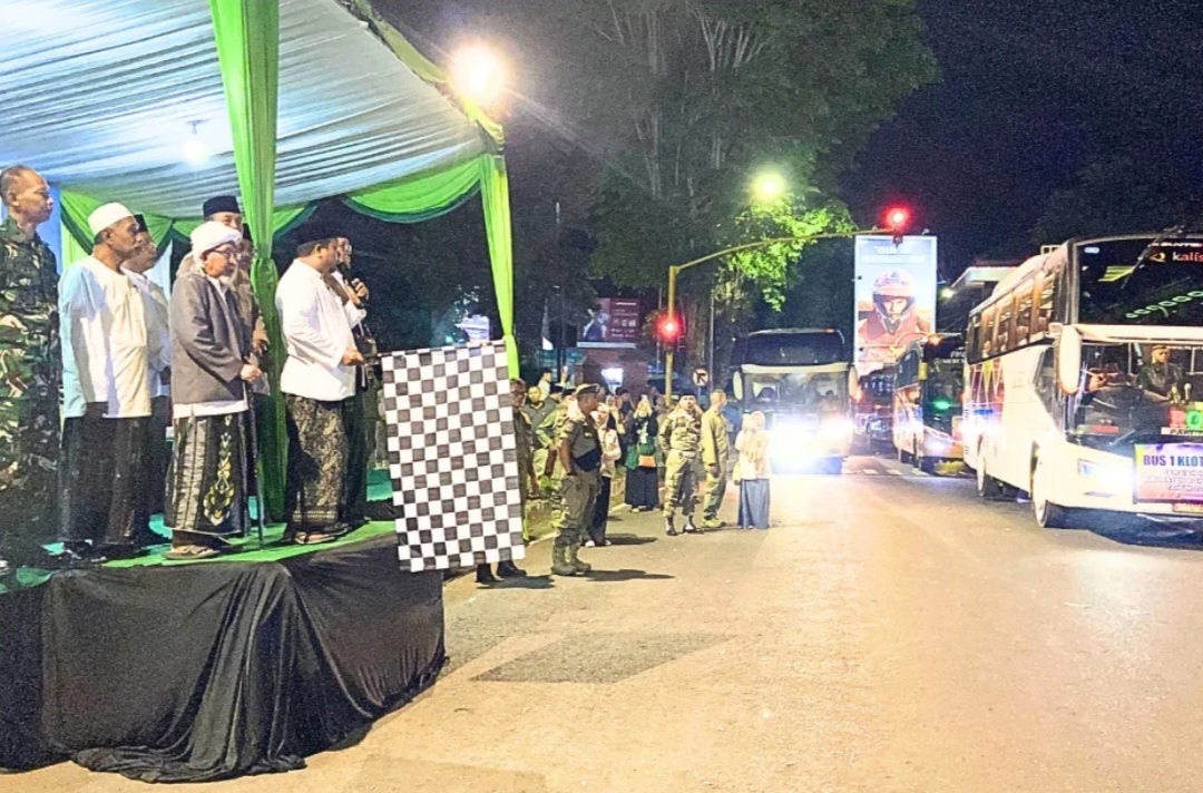 Wabup As’ad Yahya Syafii Lepas Jamaah Haji Kloter 87 Bondowoso, Suasana Haru Warnai Keberangkatan