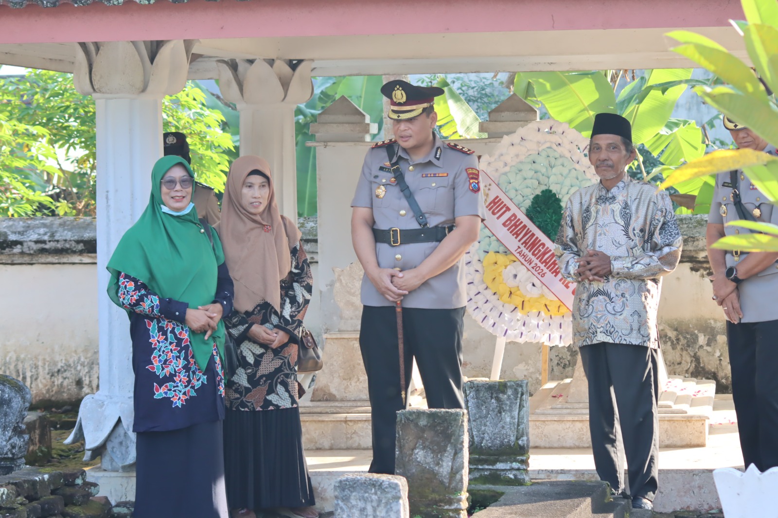Jejak Pengabdian Tak Pernah Padam, Polres Bondowoso Ziarah Ke Makam Pahlawan Mantan Kapolri Keempat di Hari Bhayangkara ke-80