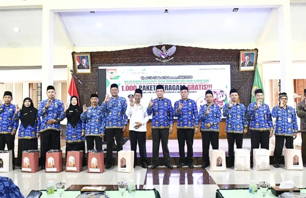 Bupati Bondowoso Serahkan 1.000 Paket Seragam SD Dan SMP Gratis, Wujud Kolaborasi Pemkab dan BAZNAS