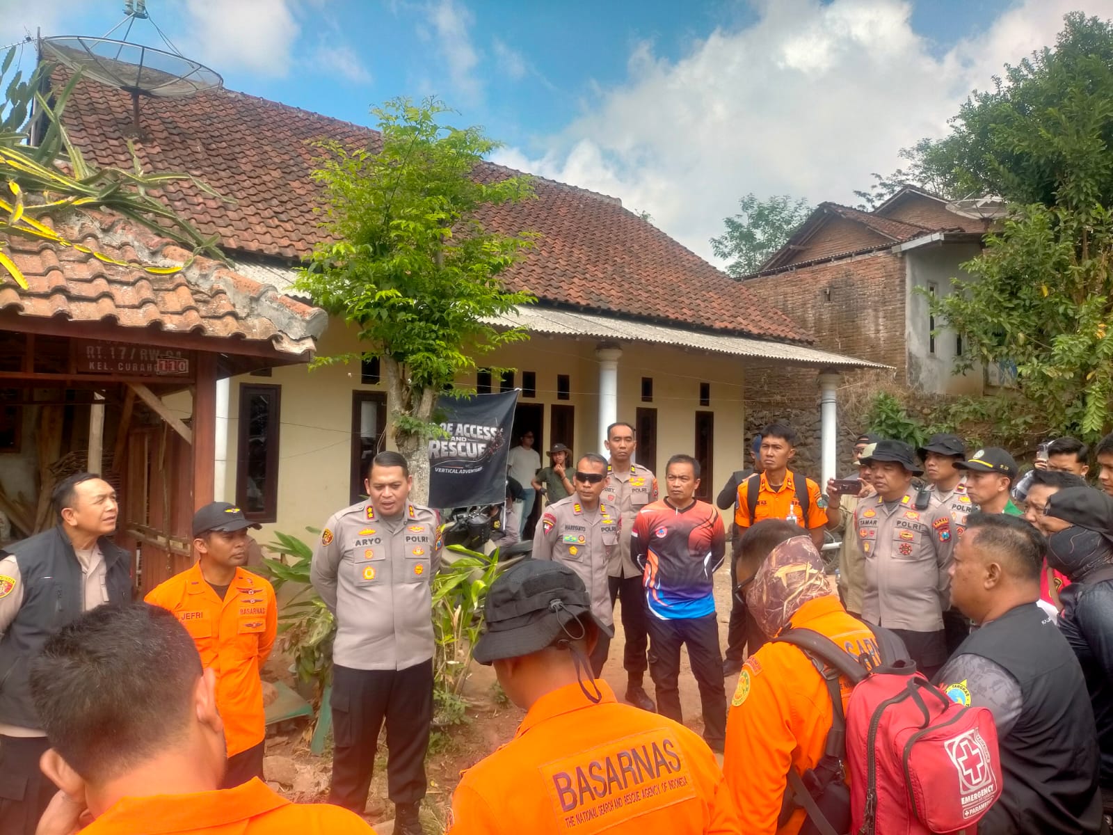 Respons Kilat Kapolres Aryo, Posko Darurat Dibentuk, Operasi Pencarian Dua Pendaki Gunung Piramid Dipercepat