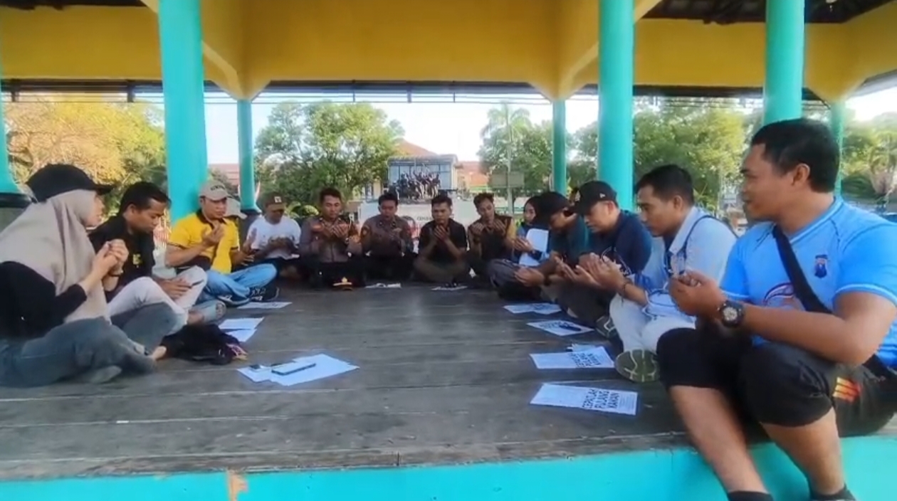 Tak Ada Nyawa Seharga Berita, Jurnalis Bondowoso Gelar Doa Bersama untuk Lima Rekan yang Hilang Saat Liputan Anak Krakatau